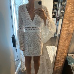 White lace dress with bell sleeves. Xs.